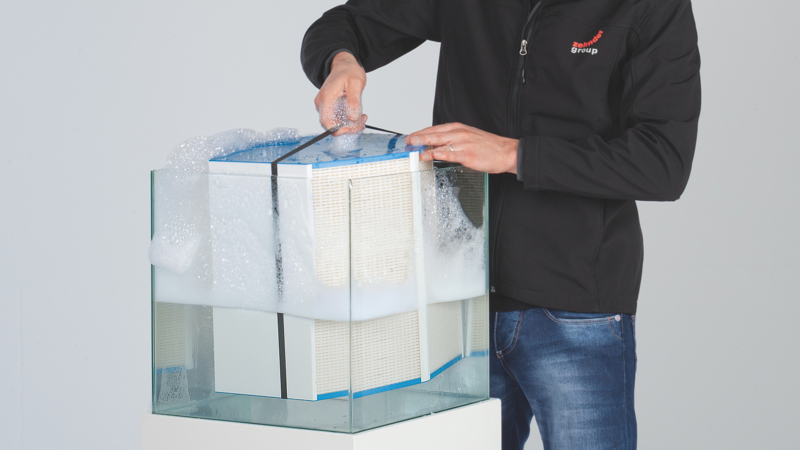 Zehnder_CSY_Accessory_enthalpy_exchanger_people Focus Zehnder Enthalpie Exchanger for ComfoAir Comfortable indoor ventilation Side view