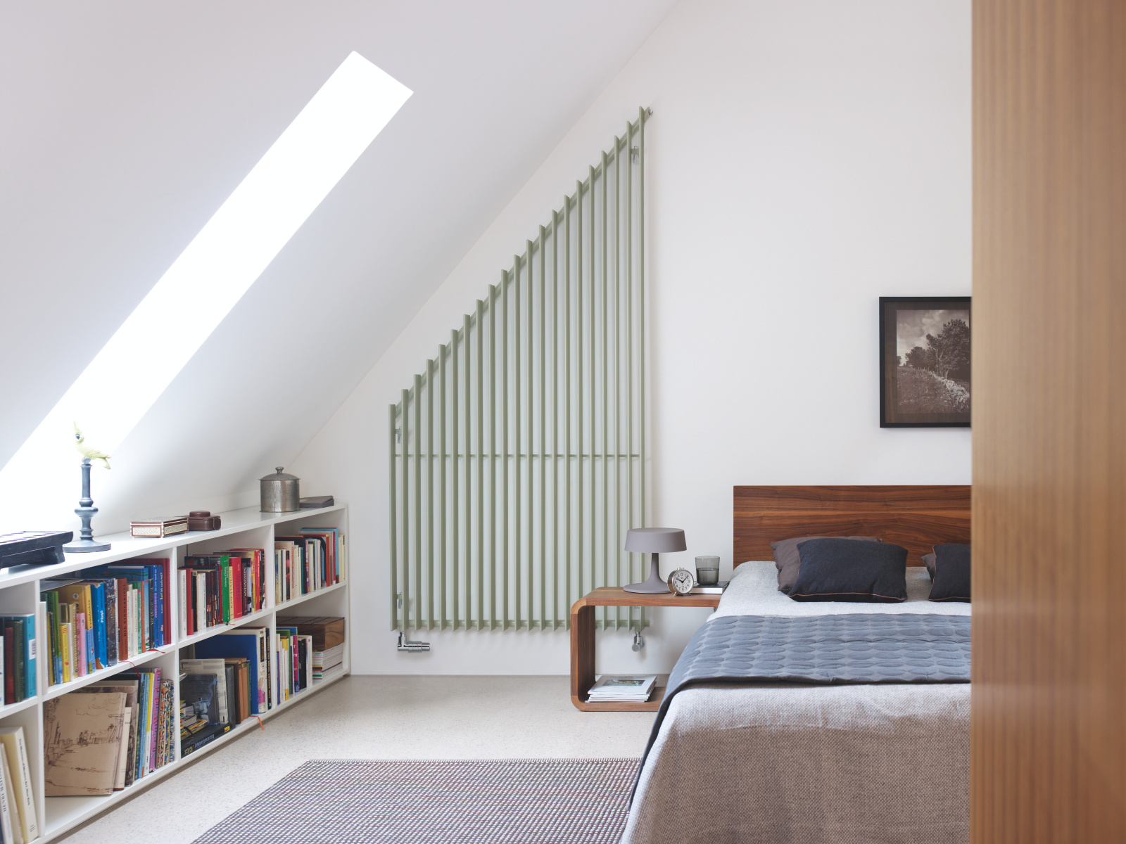 Zehnder_RAD_Excelsior-HY_green_sleeping room Rendering Zehnder Excelsior Decorative radiator Front view